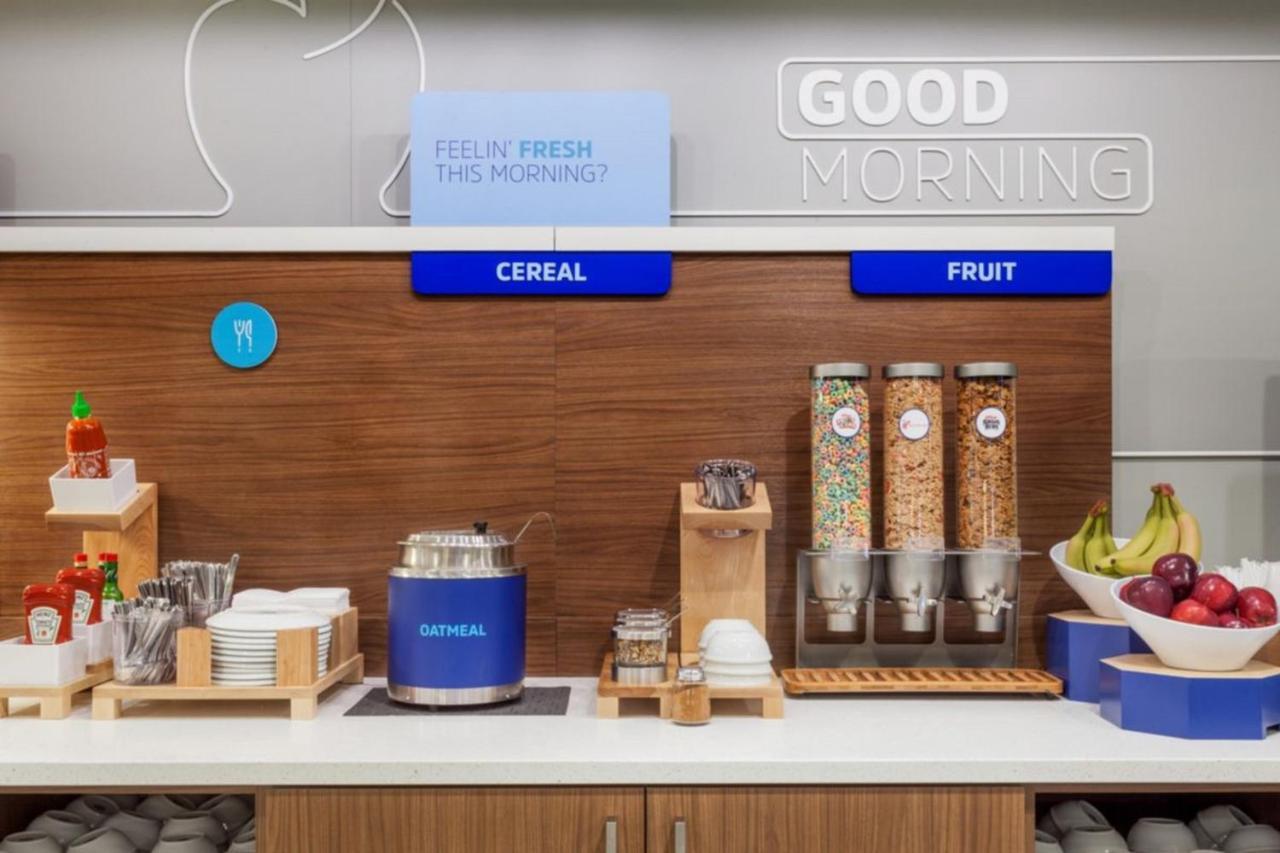 Holiday Inn Express & Suites Windsor East - Lakeshore By Ihg Tecumseh Εξωτερικό φωτογραφία