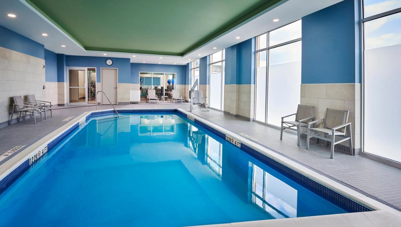 Holiday Inn Express & Suites Windsor East - Lakeshore By Ihg Tecumseh Εξωτερικό φωτογραφία