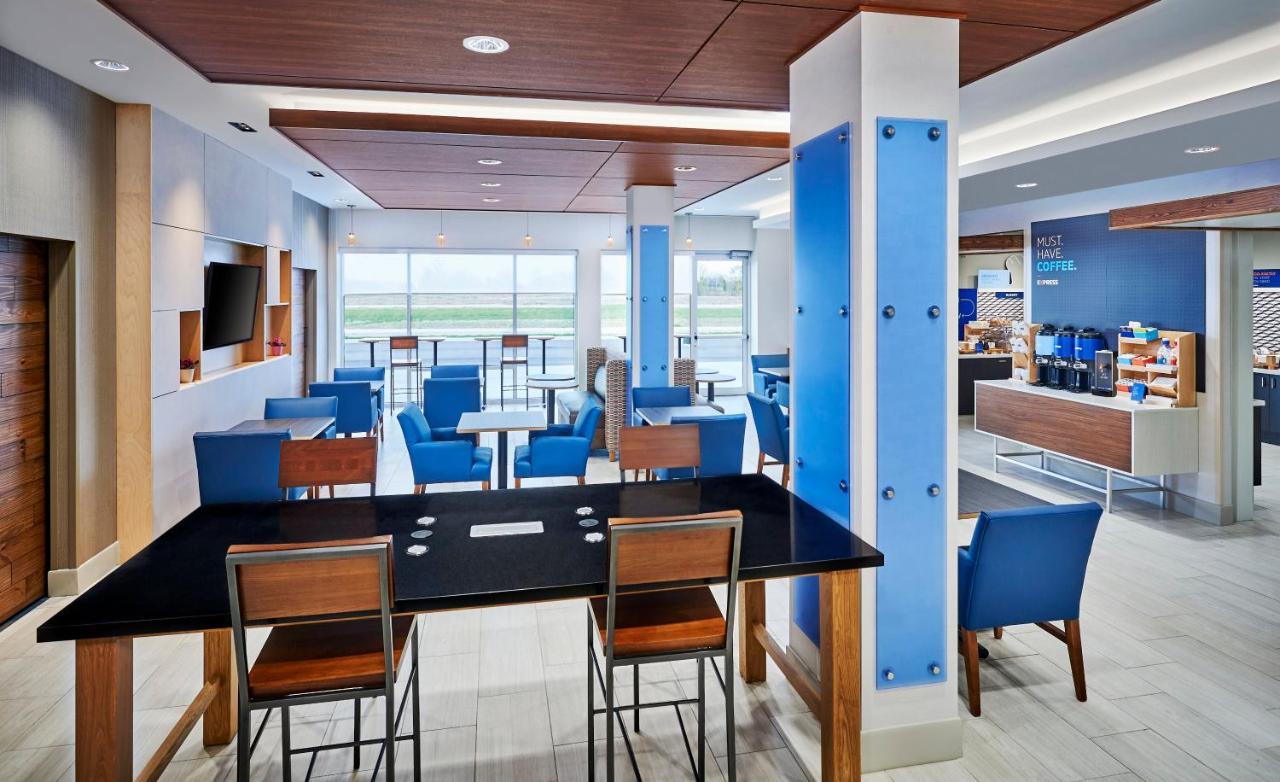 Holiday Inn Express & Suites Windsor East - Lakeshore By Ihg Tecumseh Εξωτερικό φωτογραφία