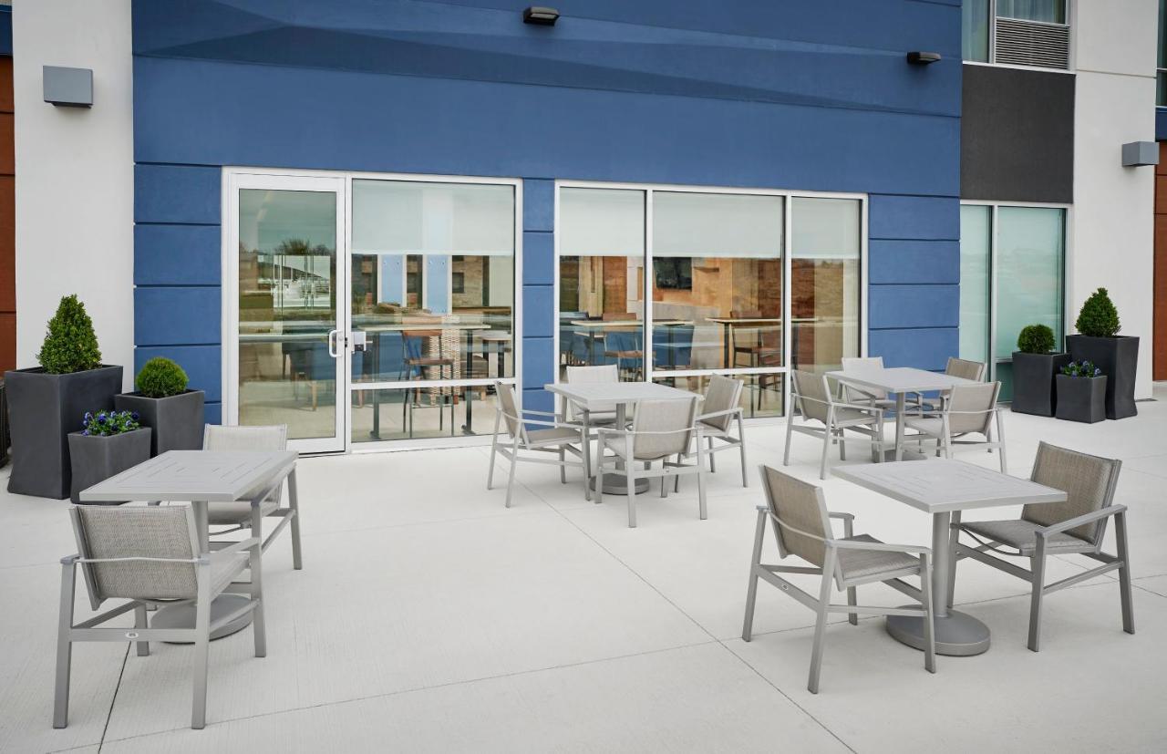 Holiday Inn Express & Suites Windsor East - Lakeshore By Ihg Tecumseh Εξωτερικό φωτογραφία